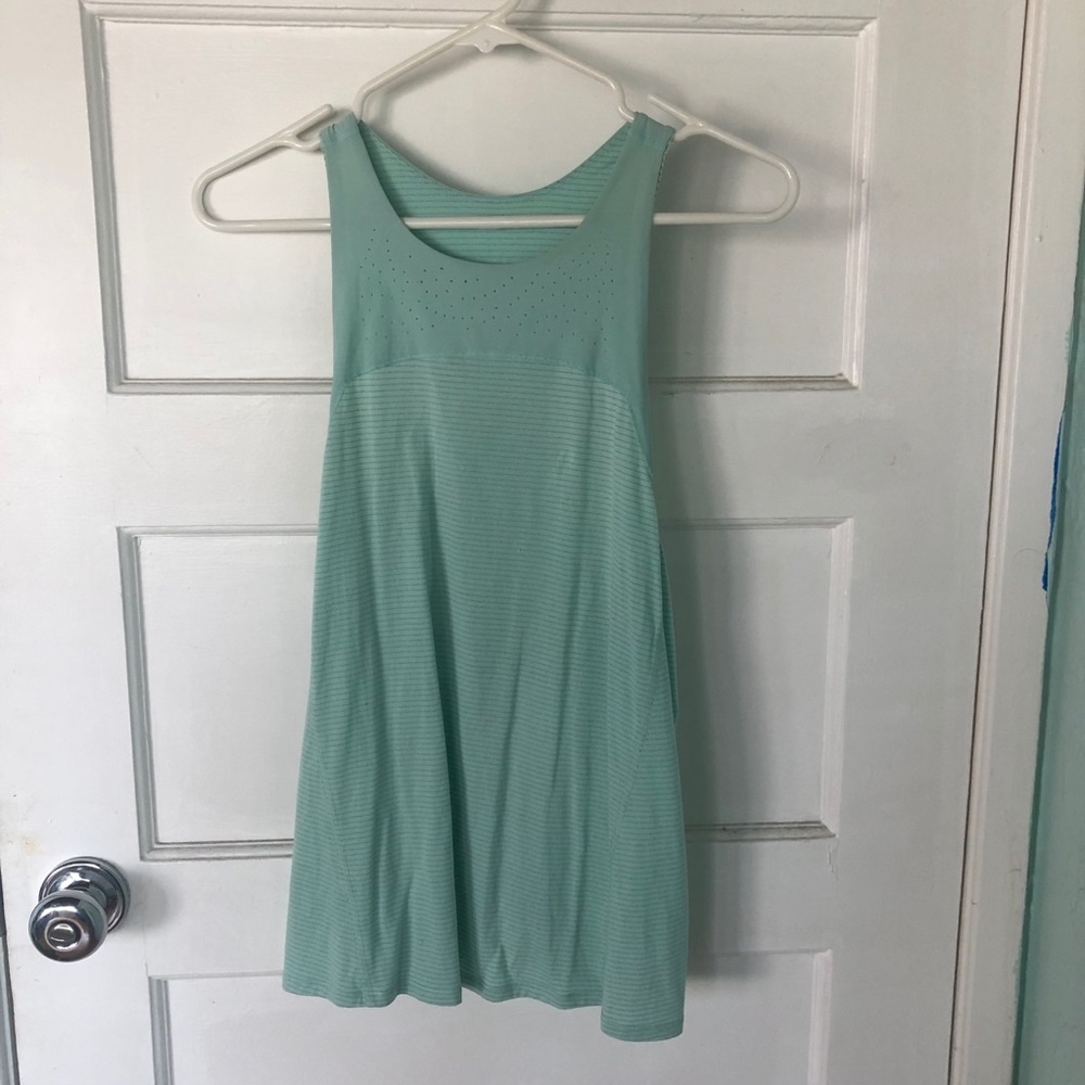 Lululemon split back tank